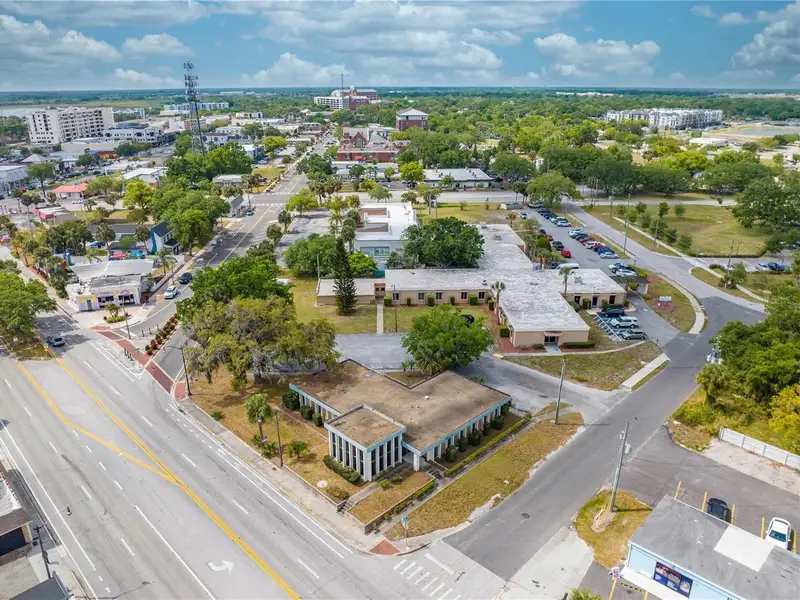 Versatile Office Building in Downtown Kissimmee with Multiple Entrances and Parking