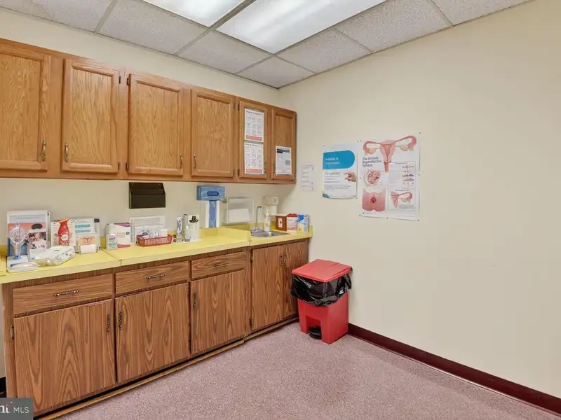 Affordable Office Suites Near Joint Base Andrews - Dual Suites with Separate Entrances