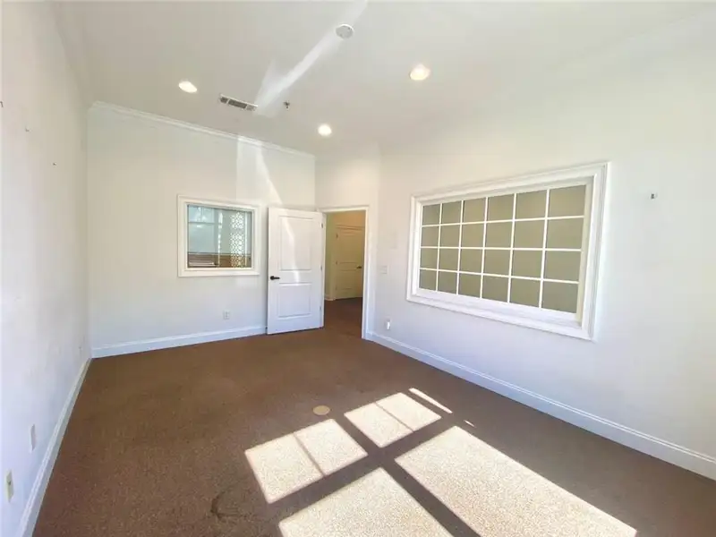 Street Level Office Space in Highland Grove Business Complex, Ideal for Professional Services