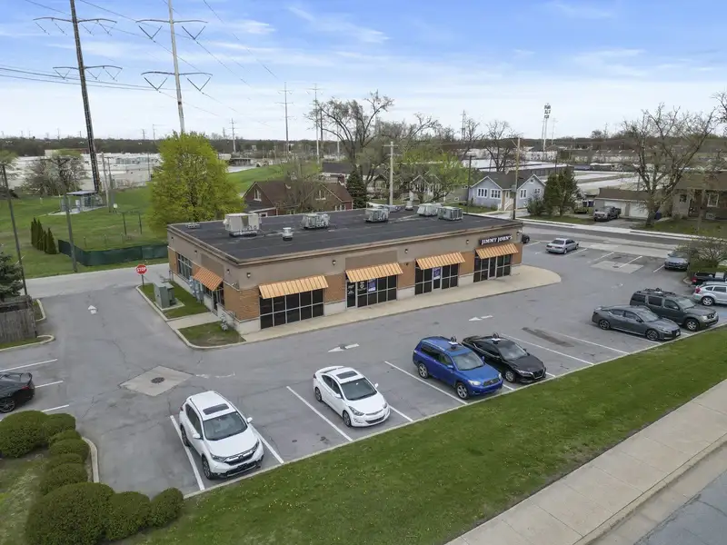 Multi-tenant Retail/office Space for Lease in Highland, in with Flexible Layout Options