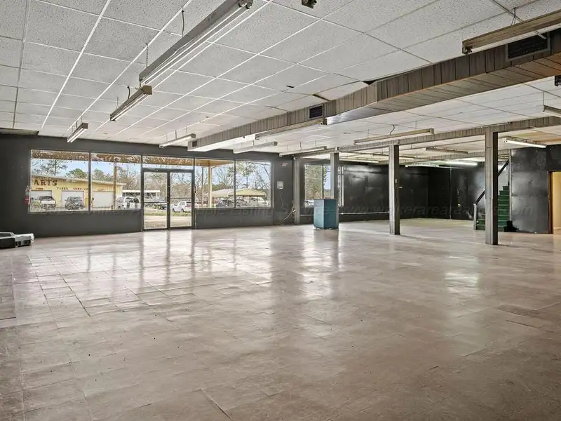 Versatile 8,370 Sqft Property with Storage and Kitchen Near Interstate
