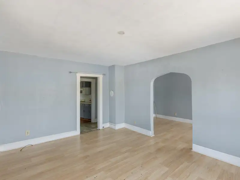 Mixed-use Property in Elkton: Antique Store with 3-bedroom Apartment and Ample Parking