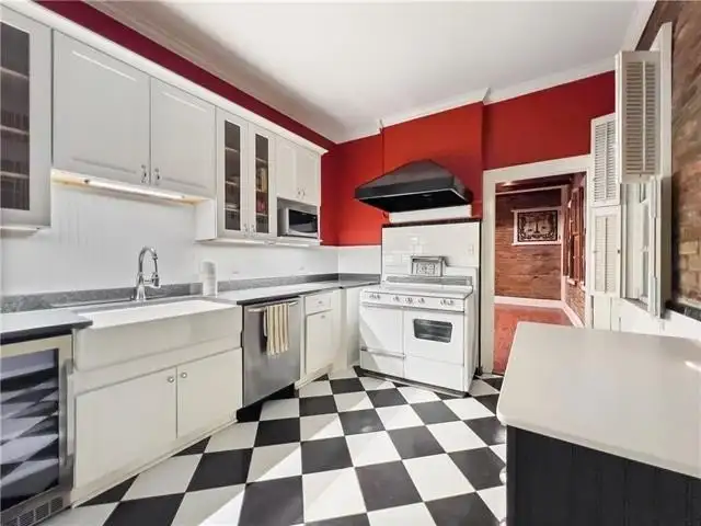 Versatile Mixed-use Property in Prime French Quarter Location