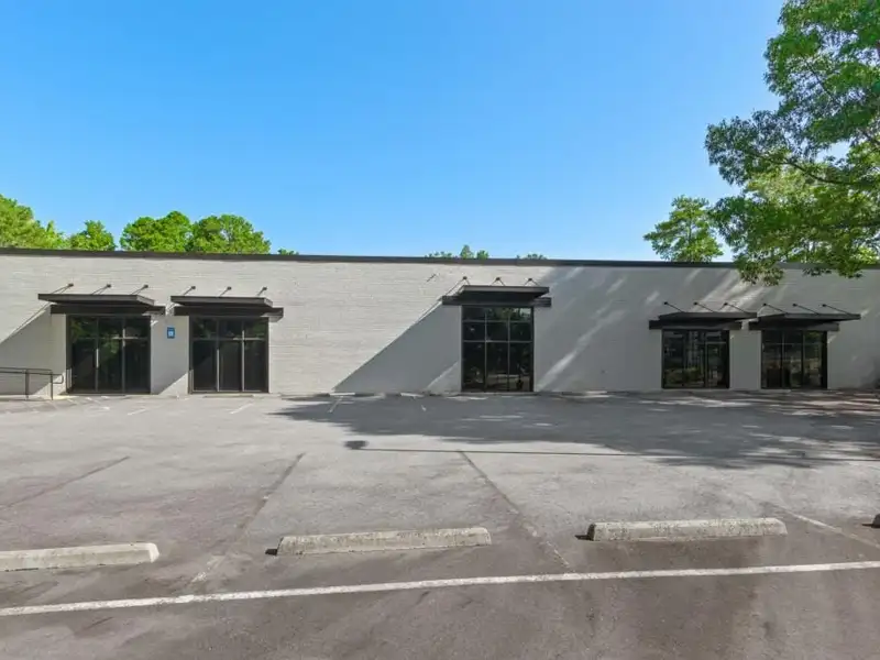 Industrial/flex Building in Prime Atlanta Location with Recent Upgrades and Parking Options