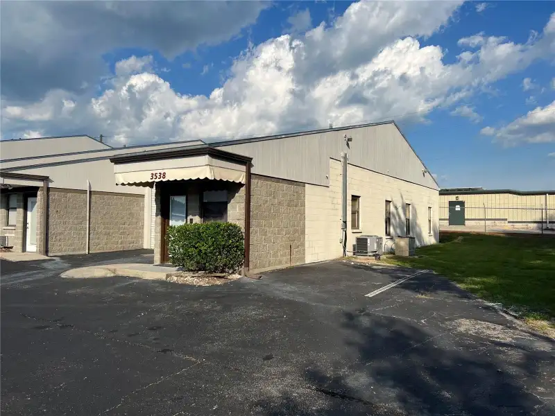 Flex Space with Offices and Warehouse Potential Near I-75, Gainesville
