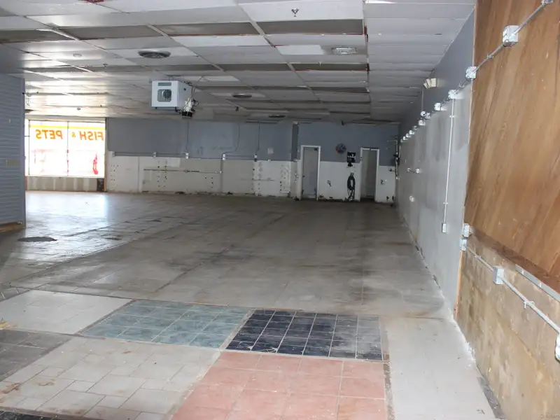 Retail or Professional Office Space for Lease Near Yale University and Rt15, 3400 Sf