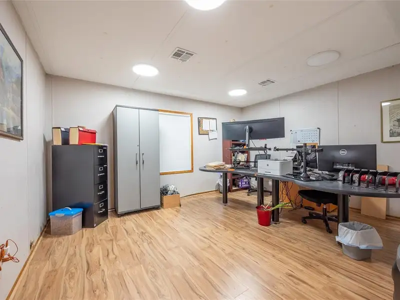 Professional Office Space for Lease in High-traffic Orlando Corridor with Ample Parking