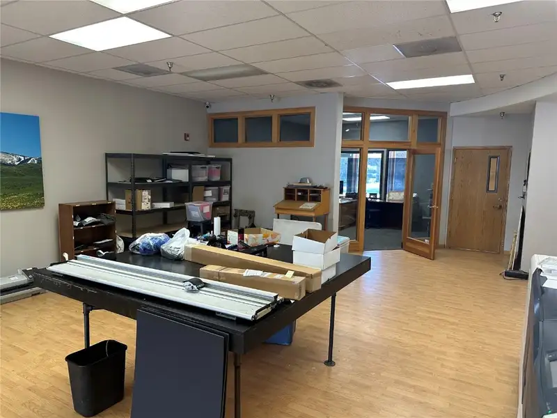Retail Unit for Lease in High-traffic Business Center with Ample Parking