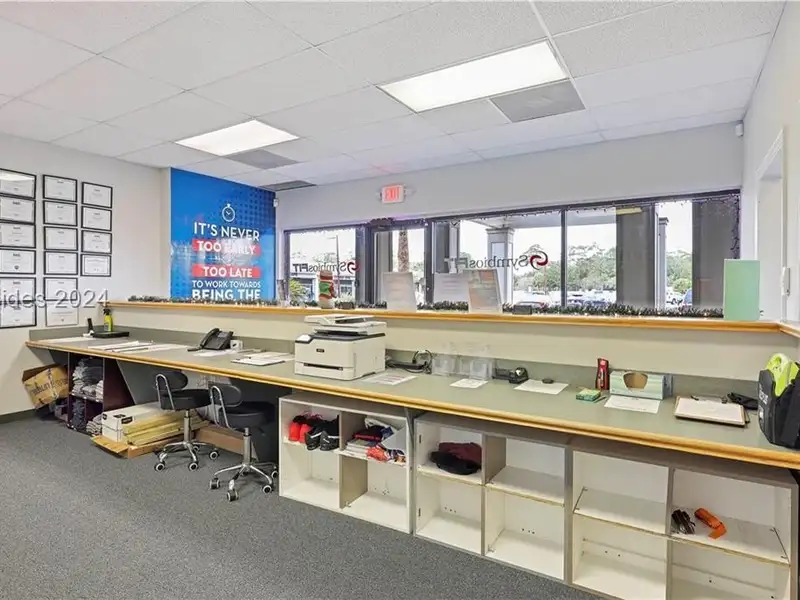 5,000 Sq Ft Retail Sublease in Port Royal Plaza with High Visibility