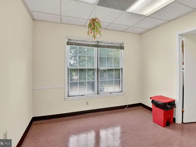Affordable Office Suites Near Joint Base Andrews - Dual Suites with Separate Entrances