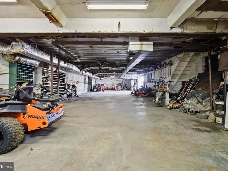 Mixed-use Commercial Building on Congress Street, New Market - 9,940 Sq Ft with Expansion Potential