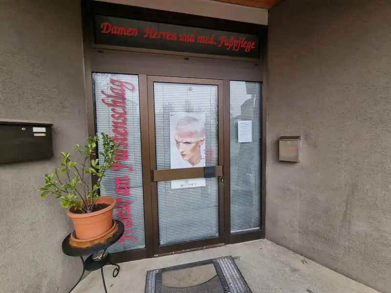 Commercial Ground Floor Unit in Altdorf - Currently Leased Hairdresser, High Visibility Location