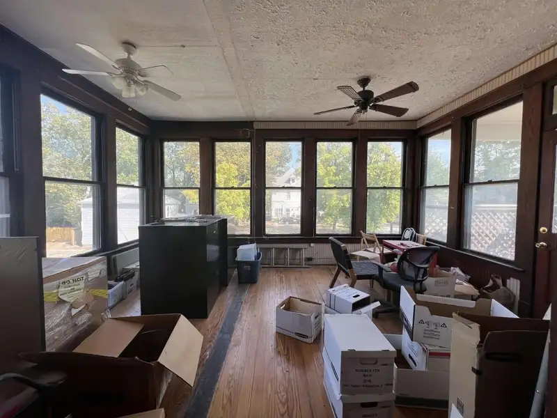 Office Building with Development Potential in Medical Center/midtown Area on 0.71 Acres