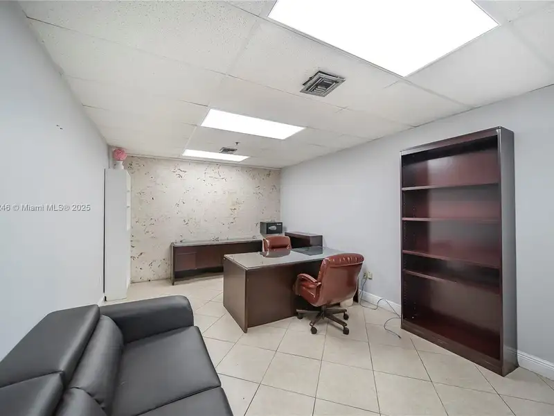 Commercial Property in Doral - Prime Location Near Miami International Airport and Amenities