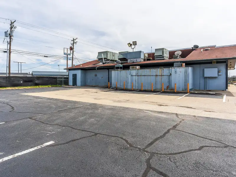 Former Hooters Restaurant Space in High-traffic Richmond, Ky Commercial Corridor