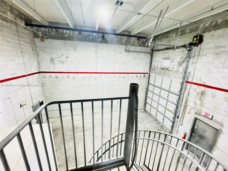Corner Unit Warehouse with Showroom and Mezzanine in Prime Industrial Location