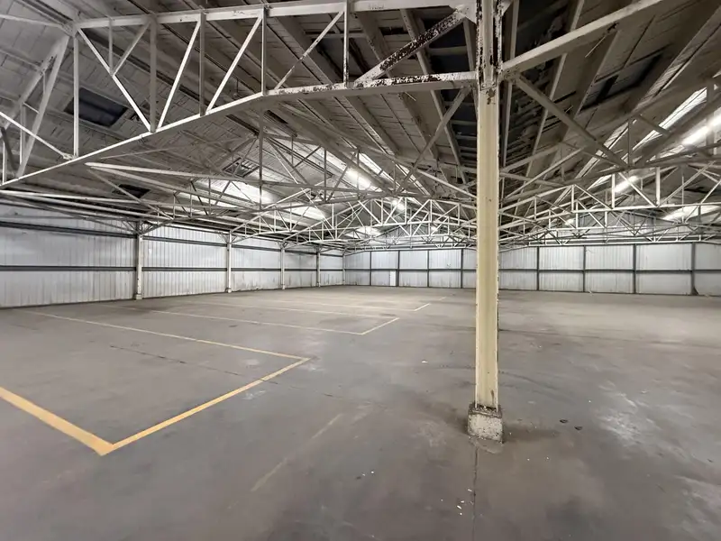 Versatile 150,000 Sq. Ft. Warehouse with Dock Access and Greenhouses in London, Ky