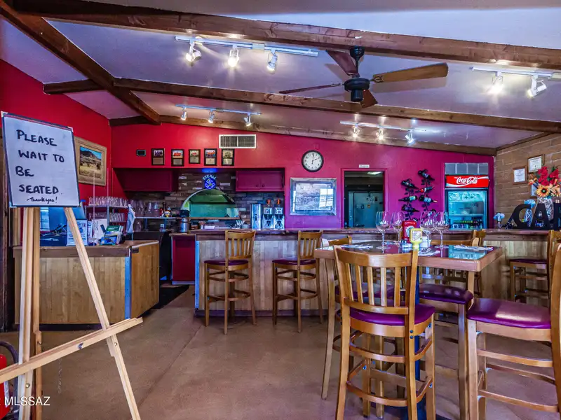 Commercial Building in Sonoita with Equipped Kitchen and Solar Panels