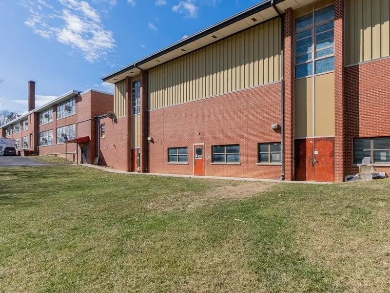 Expansive 44,962 Sf Property on 5 Acres in Historic Franklin - Versatile Development Opportunity