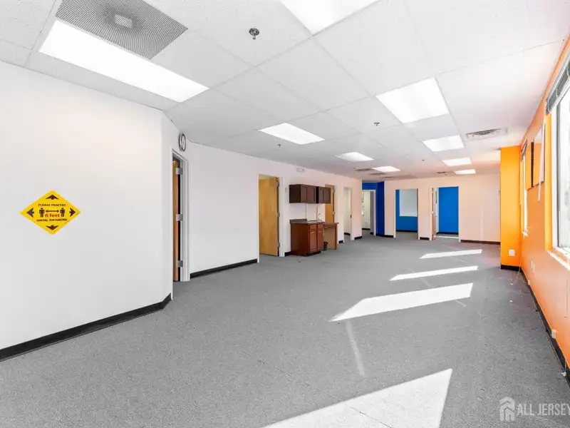 Prime 3,900 Sf Office Space for Lease in Middlesex County's Professional Complex