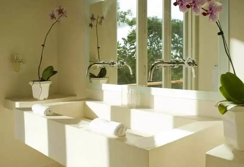 Asclepios Hotel: Profitable 12-bedroom Investment in Tambor, Alajuela with Sustainable Features