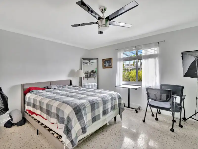 Multi-unit Garden Retreat in Oakland Park with Pool and Upgraded Apartments