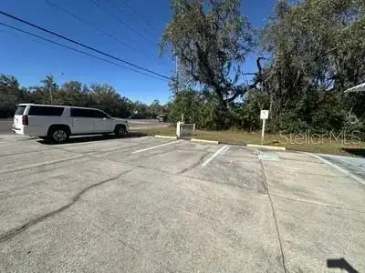 End Unit Office Space for Lease in New Port Richey - 850 Sq Ft, Multiple Offices