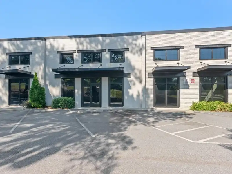 Industrial/flex Building in Prime Atlanta Location with Recent Upgrades and Parking Options