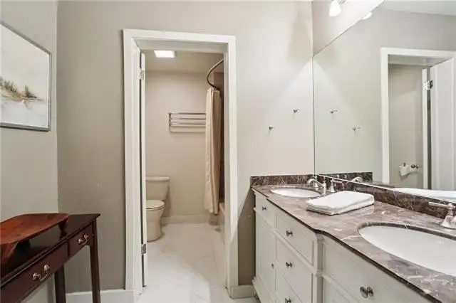 Historic 3-bedroom Residence with Rooftop Terrace in Cbd, Plus 1-bedroom Unit for Rental