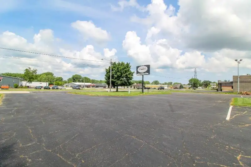 Turn-key Restaurant Building on 1.58 Acres with Ample Parking and Kitchen Facilities
