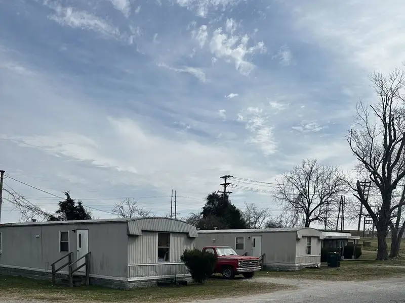 Multi-unit Investment Opportunity on Paulk Lane with Established Tenants and Cash Flow