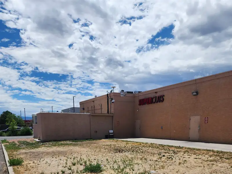 Customizable 1,955 Sq Ft Retail Space in Clifton Shopping Center with High Foot Traffic
