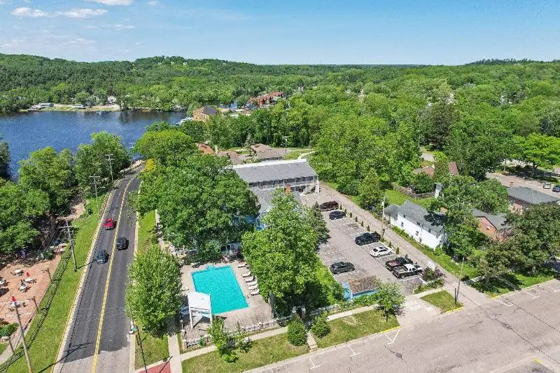 Historic Inn with Guest Suites and Motel Units in Wisconsin Dells