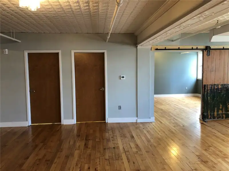 Spacious Open Studio in Historic Smulekoff’s Building - Ideal for Mindful Practices