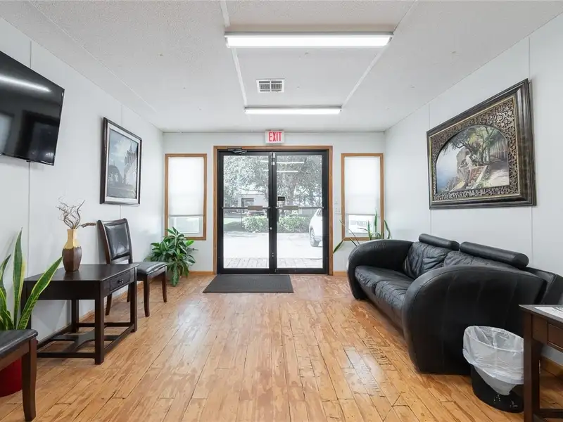 Professional Office Space for Lease in High-traffic Orlando Corridor with Ample Parking