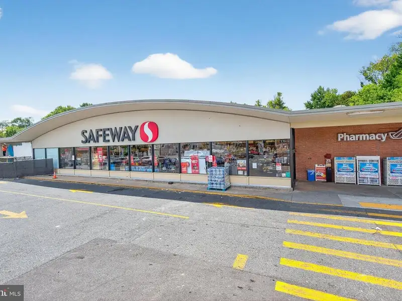 Versatile Commercial Property in Northwood Park, Ideal for Offices, Retail, or Light Industrial