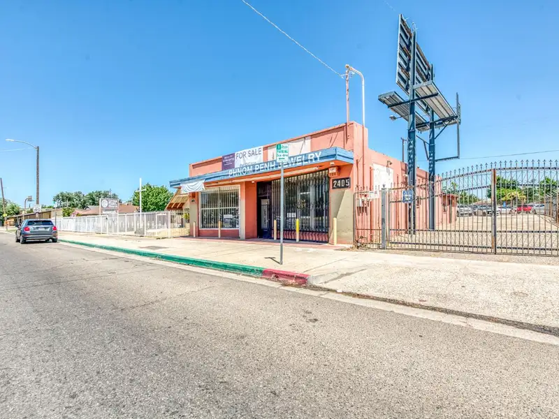 Single Story Free-standing Building with Dual Retail Spaces Near Va Hospital Fresno