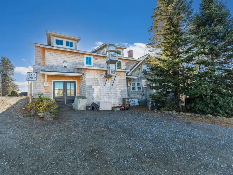 High-end Restaurant Space with Outdoor Dining and Residential Unit in Ogunquit