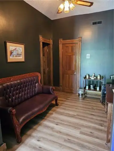 Commercially Zoned 15-suite Overnight Rental Property in Eureka Springs