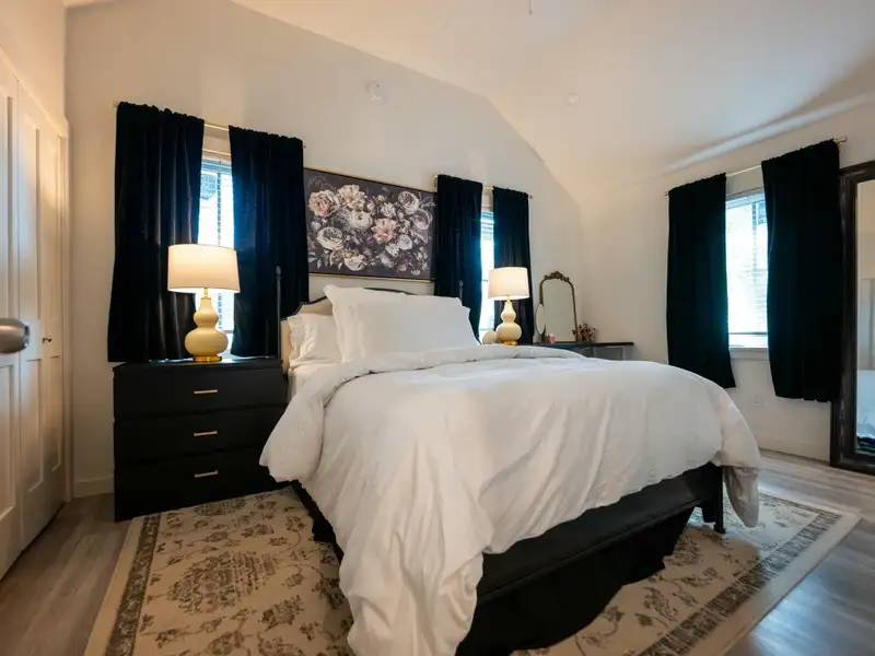 Mixed-use Compound with Residential and Commercial Units in Key West, Built 2021