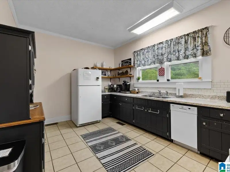 Renovated B-3 Zoned Home in High Traffic Area, Ideal for Air B&b or Event Rentals