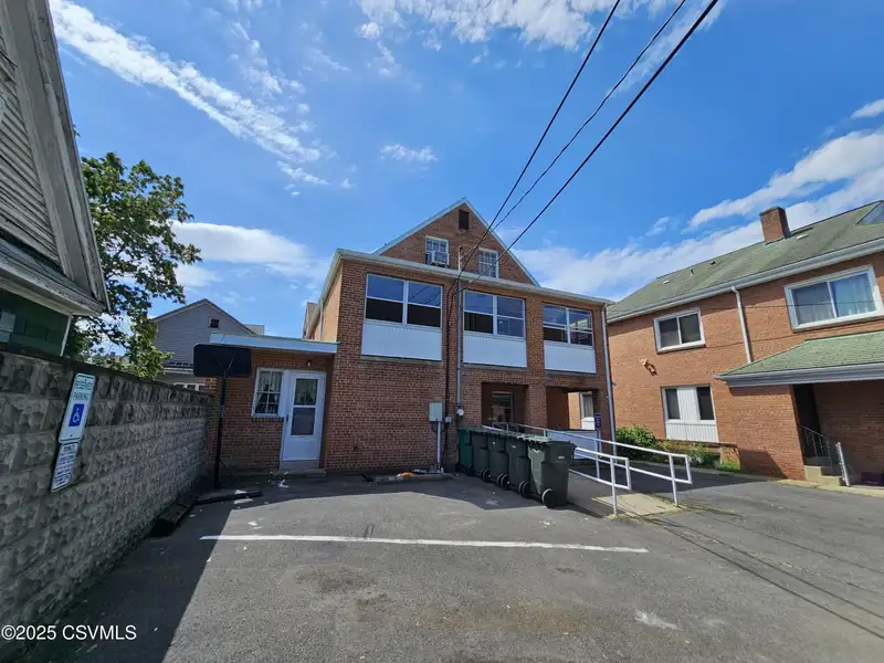 14-unit Residential Building with Shared Facilities and On-site Laundry