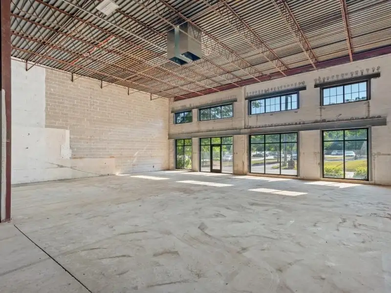 Industrial/flex Building in Prime Atlanta Location with Recent Upgrades and Parking Options