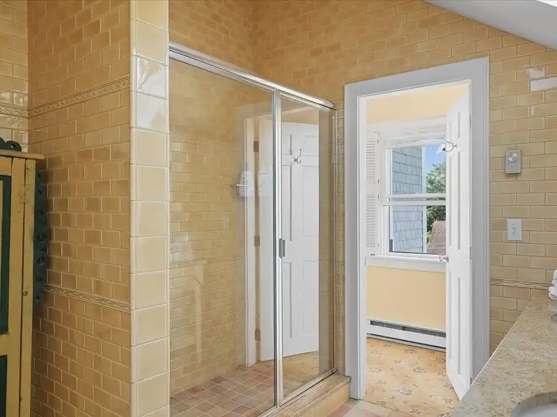 Distinctive Victorian Guest House in Jamestown with 7 Ensuite Bedrooms and Water Views