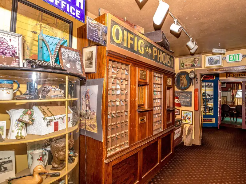 Irish Pub and Restaurant with Mountain Views on 1.64 Acres in North Conway