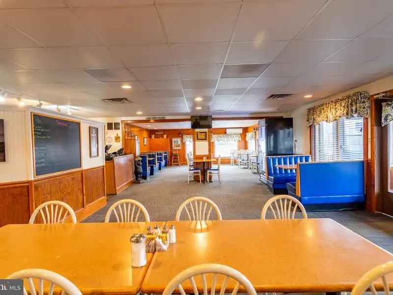 Established Restaurant with Commercial Kitchen and 120+ Seating in Hardy County