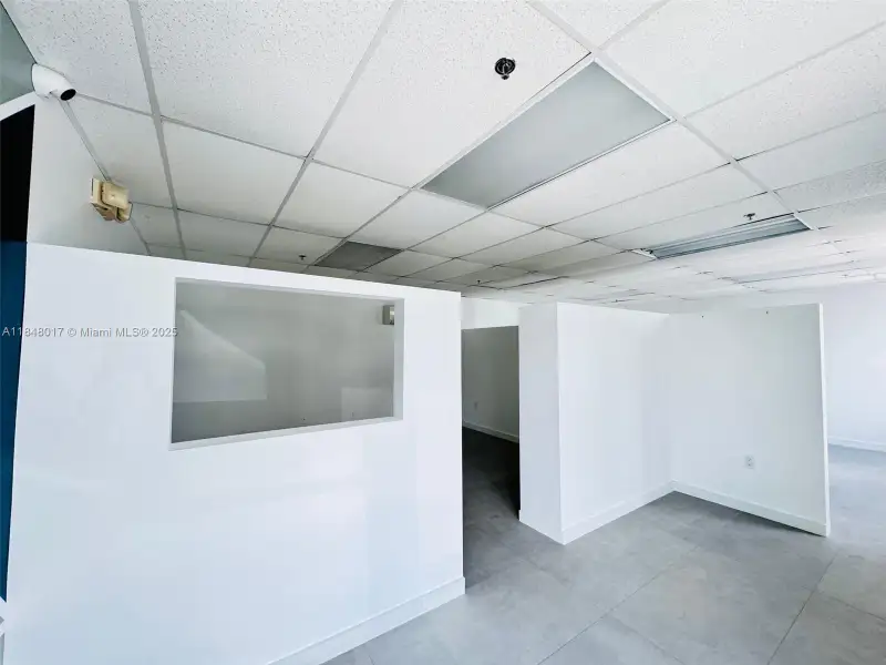 Corner Unit Warehouse with Showroom and Mezzanine in Prime Industrial Location