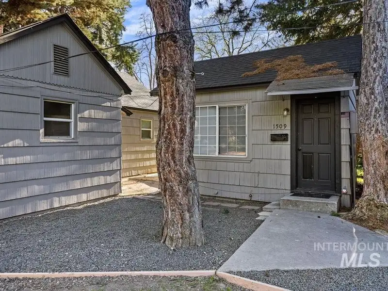 Unique Duplex and Bungalows in Boise Bench on over Half an Acre