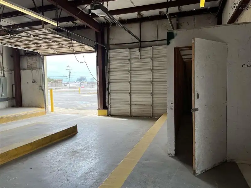 Warehouse Space with Offices and Loading Docks on 1.5 Acres, Convenient Location