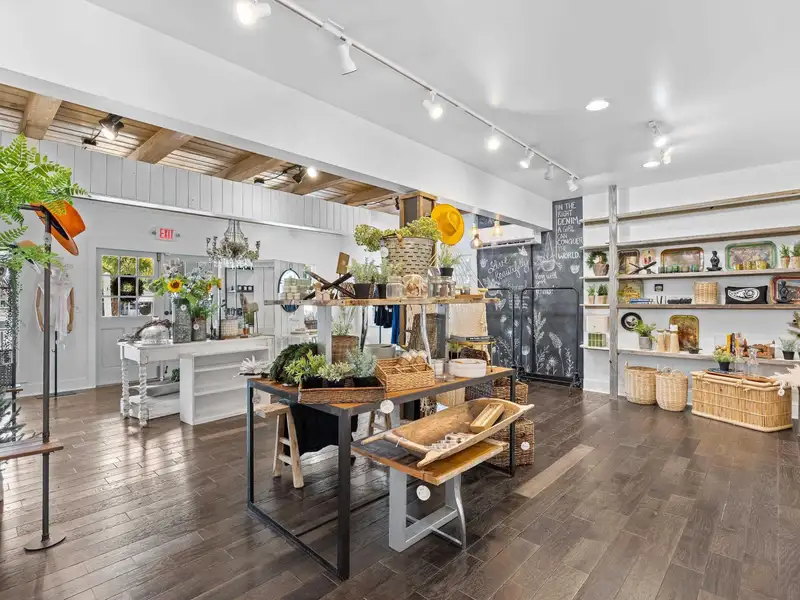 Retail Space for Lease in Pawleys Island's Island Shops - 1,722 Sf